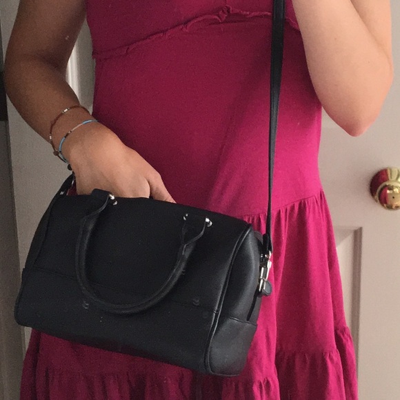 Black duffel-purse urban outfitters - so chic! - Picture 6 of 6